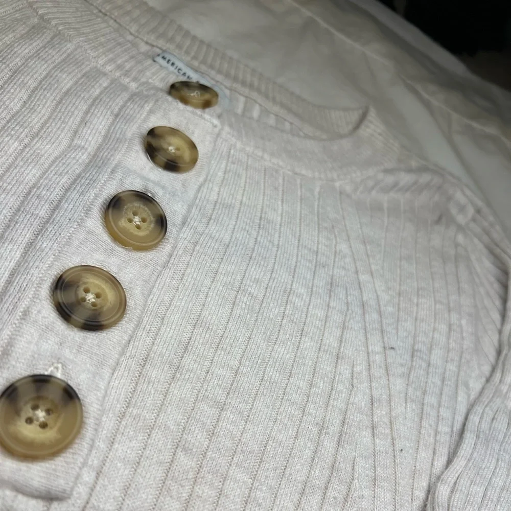 American Eagle Creme sweater - Picture 6 of 10